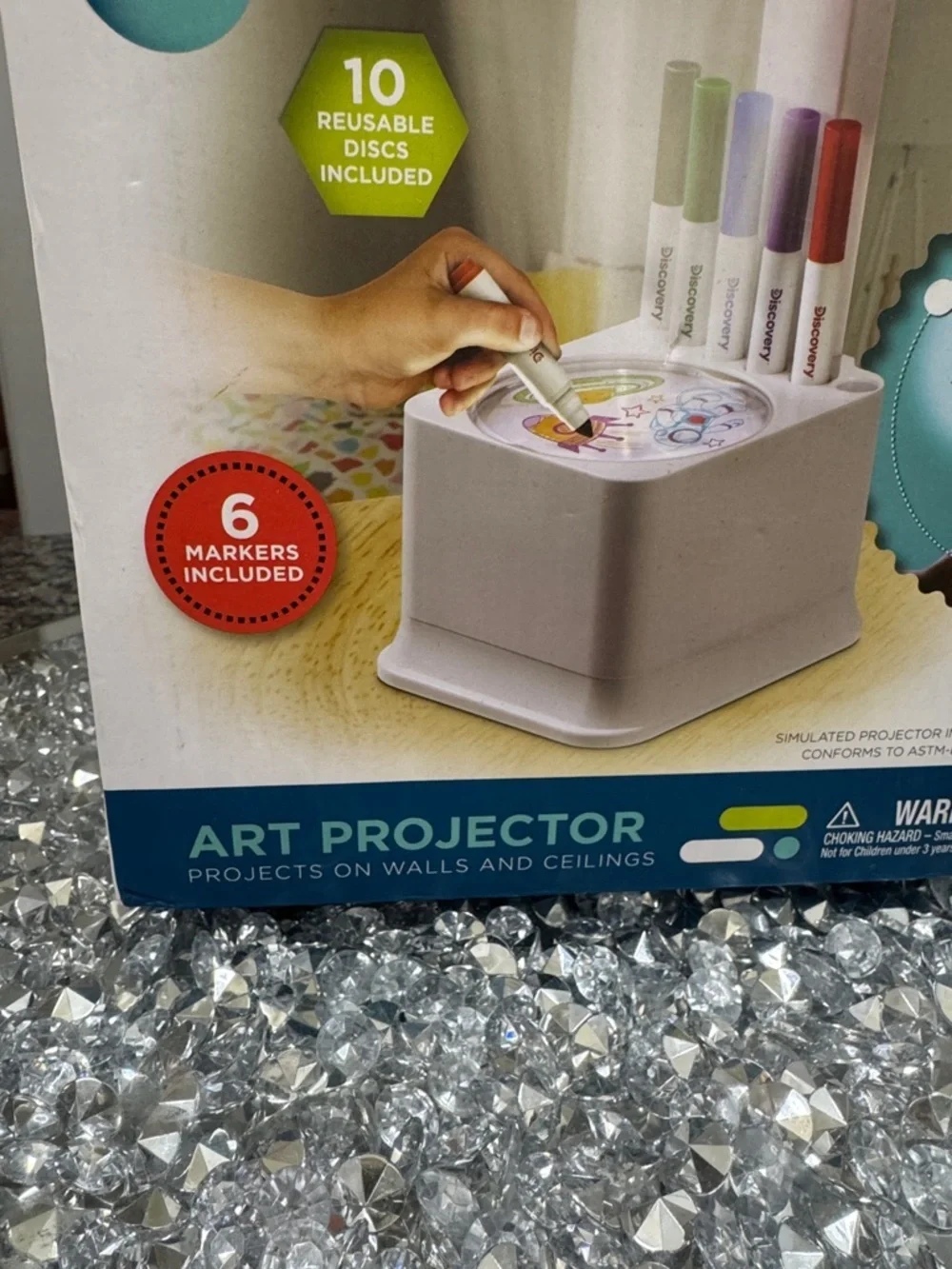 Discovery Art Projector — White with Blue Trim and Multicolor Markers New